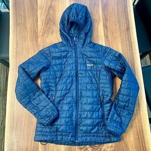 Patagonia Women's Nano Puff® Hoody, Medium, Classic Navy (CNY)